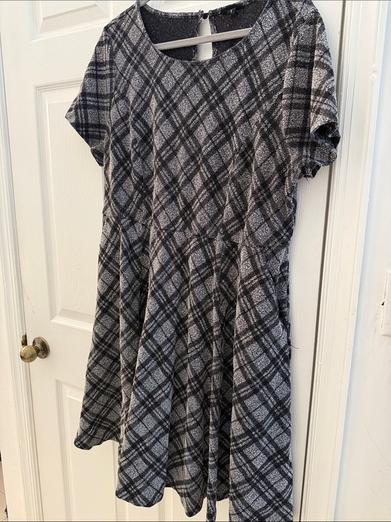 torrid Dresses & Skirts - torrid Black and Gray Plaid Midi Dress 2x